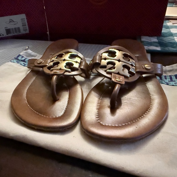 Tory Burch Metal Miller Tan/Gold Sandals Size 8.5 - Picture 4 of 10